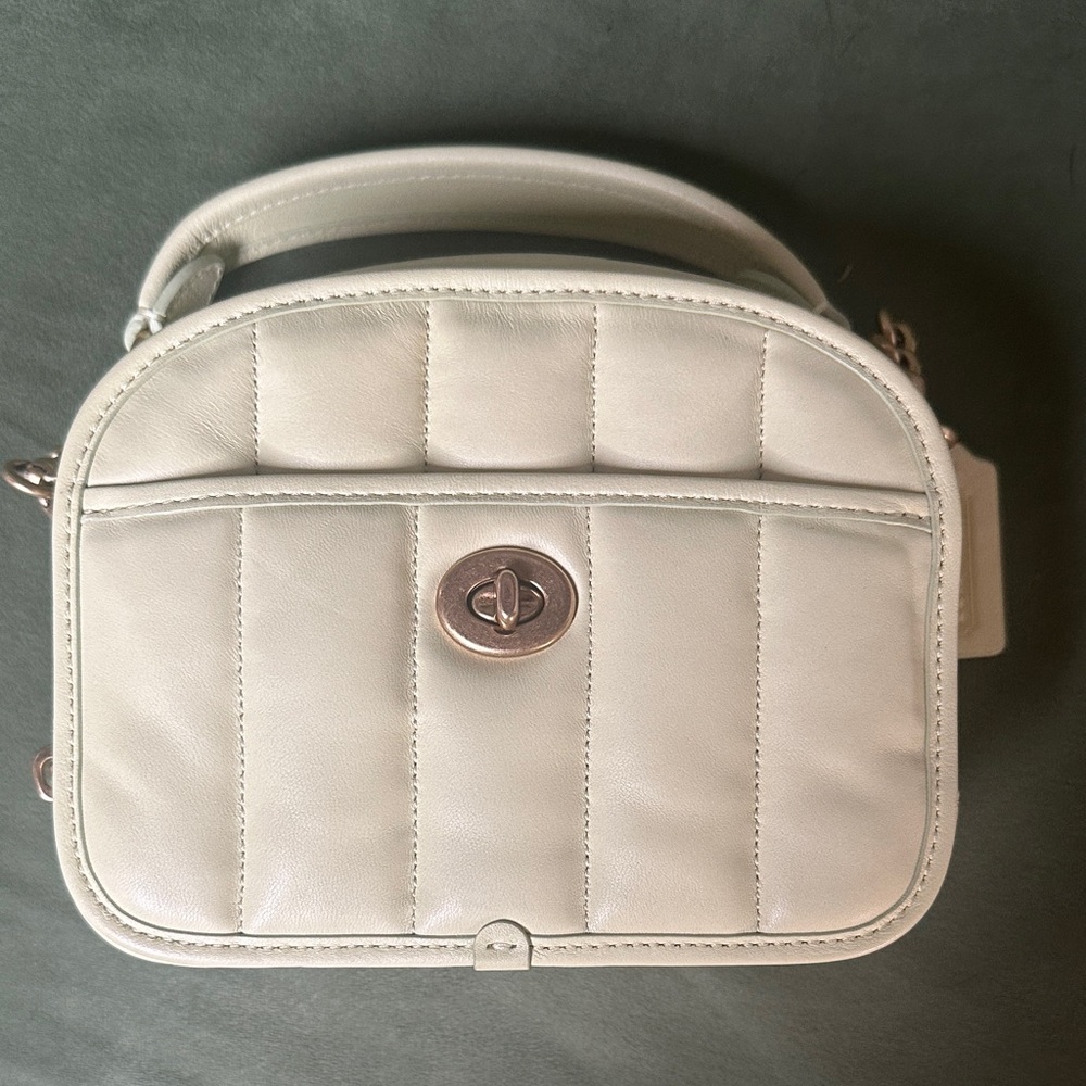 Coach Pale Lime Puffy Lunchbox Top 
Style No. c4678